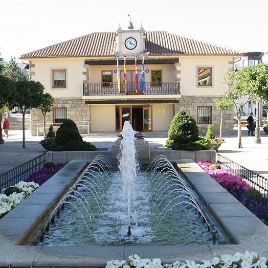 El Ayuntamiento de Torrelodones y Microbank firman un convenio para potenciar el autoempleo