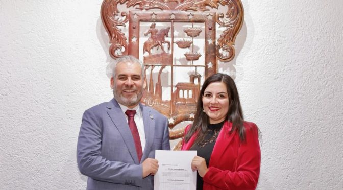 Nombra Bedolla a Andrea Janet Serna nueva secretaria del Bienestar