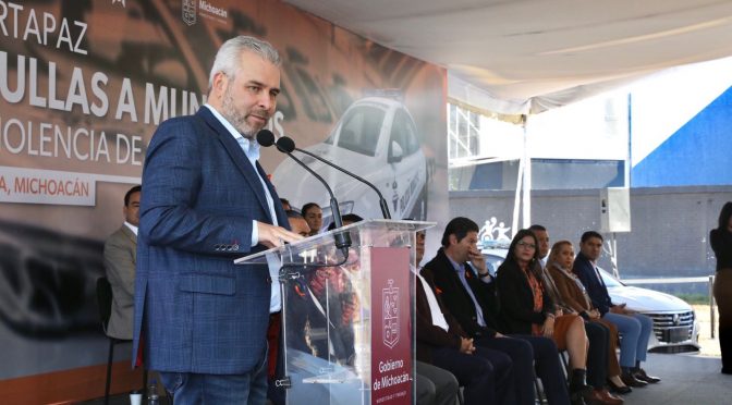 Bedolla, comprometido con las mujeres; entrega patrullas y equipamiento para combatir violencia de género
