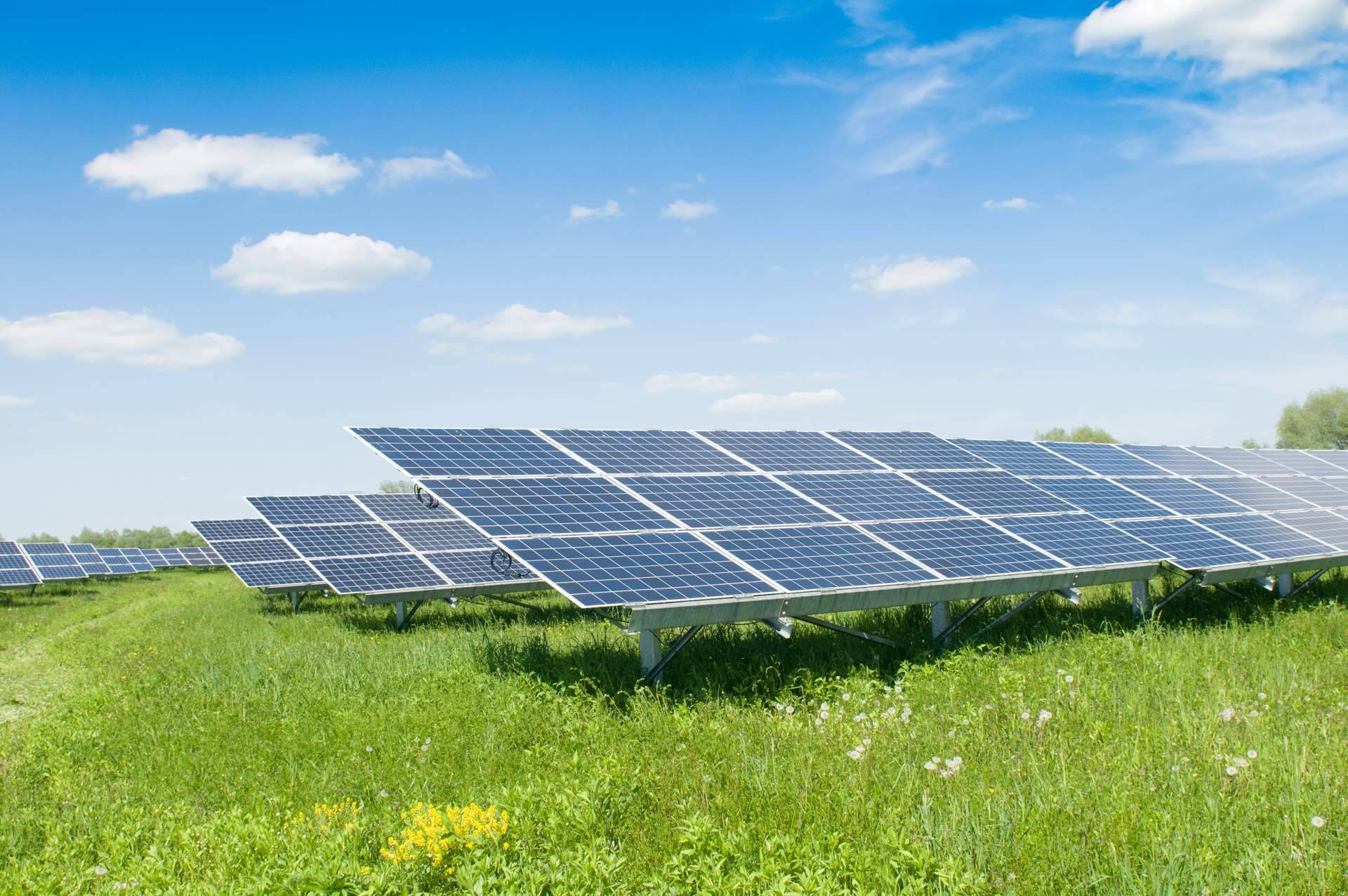 Instalación de paneles solares para viviendas, negocios, empresas e industrias con CalyGar Smart Energy