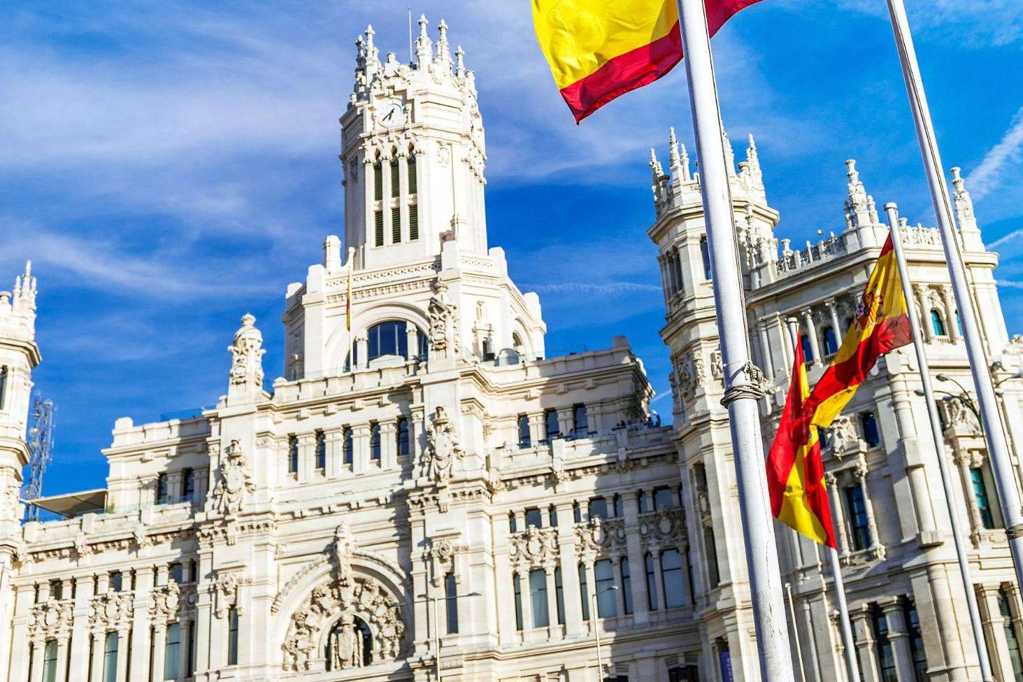 GLC Abogados explica cómo se consigue la residencia legal en España