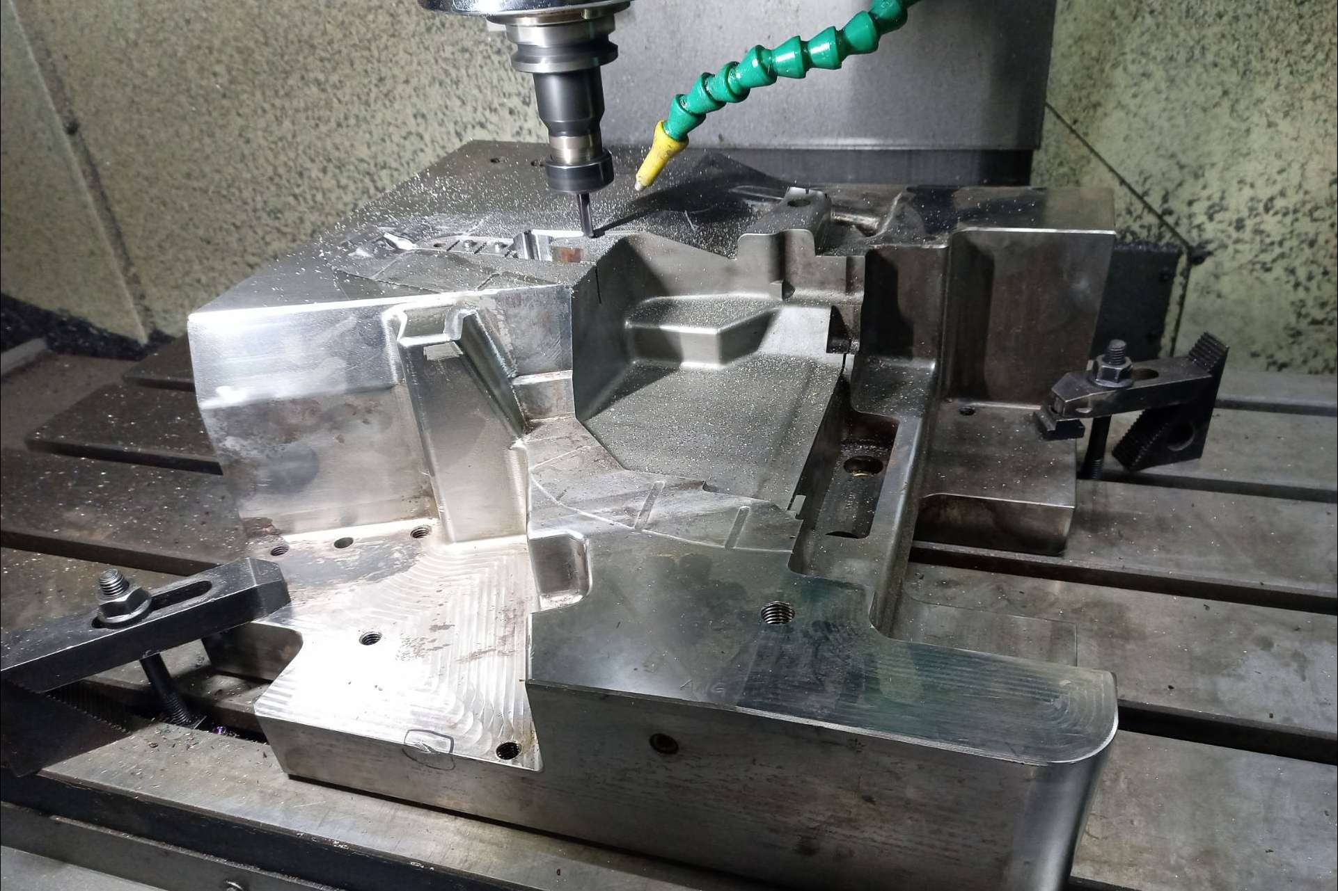 Mantenimiento preventivo y correctivo de moldes de inyección con Moldes A.W.