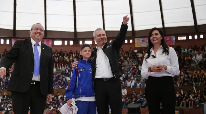 Michoacán va por buen camino con entrega de 200 mil tenis de Jalo a Estudiar: SEE