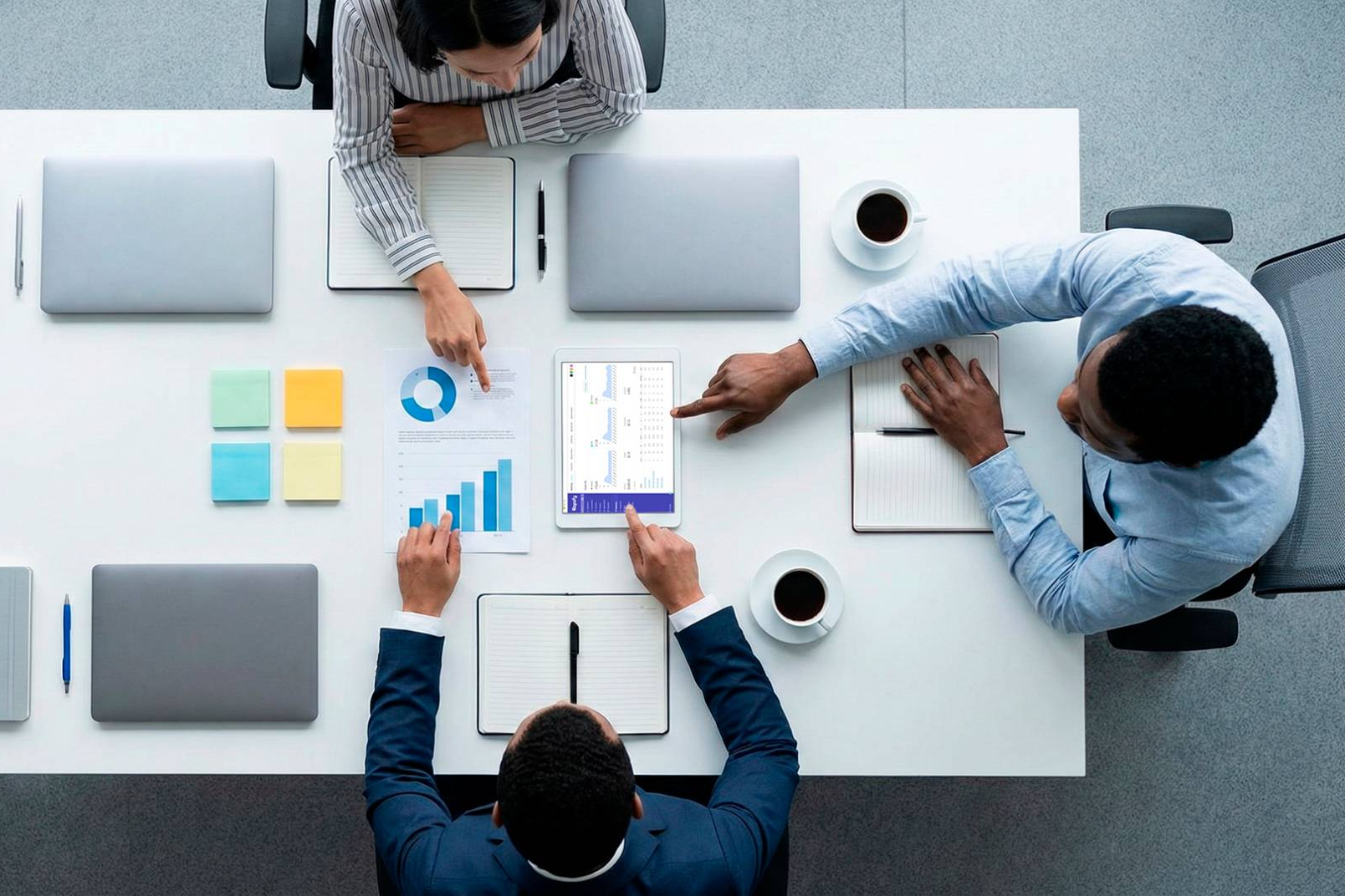 Cómo el CRM para servicios profesionales optimiza la gestión con WhatsApp e IA